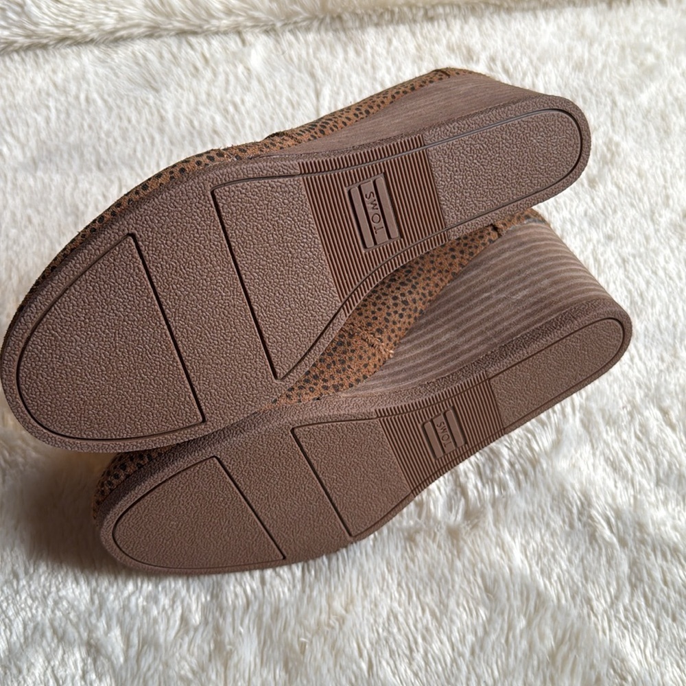 nwt TOMS Kala Wedge Bootie in Tan Mini Cheetah Suede size 8 - Picture 5 of 6